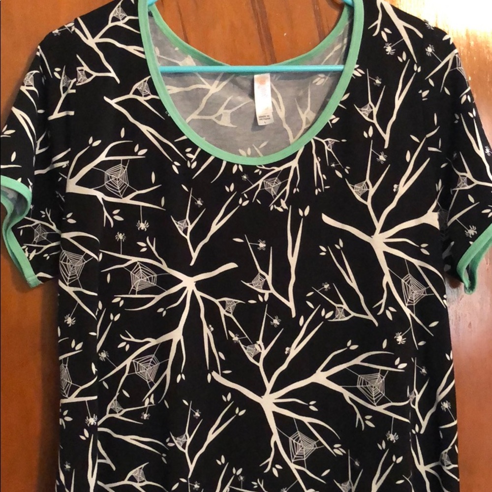 Large Lularoe classic tee Halloween